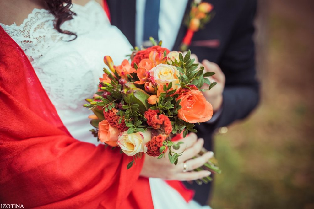 Яркий букет невесты для осенней свадьбы. фотограф Е. Изотина